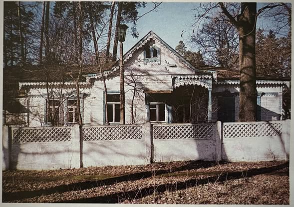 Дерев'яна дача в Пущі Водиці